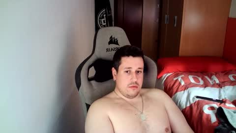 Snapshot of sergio95n chatting on February 24, 3:43 pm Pollos online show from February 24, 3:43 pm