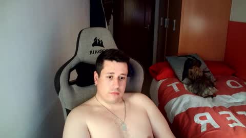 Snapshot of sergio95n chatting on February 26, 4:28 pm Pollos online show from February 26, 4:28 pm