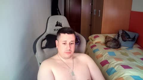 Snapshot of sergio95n chatting on March 10, 3:50 pm Pollos online show from March 10, 3:50 pm