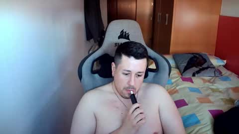Snapshot of sergio95n chatting on March 15, 7:58 am Pollos online show from March 15, 7:58 am