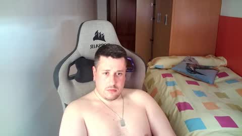Snapshot of sergio95n chatting on March 17, 4:21 pm Pollos online show from March 17, 4:21 pm