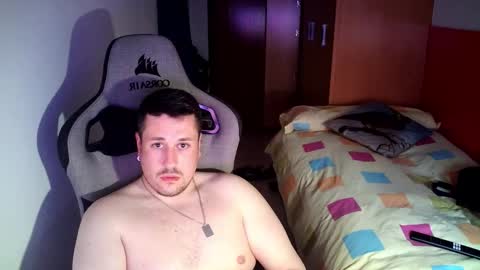 Snapshot of sergio95n chatting on March 19, 5:17 pm Pollos online show from March 19, 5:17 pm