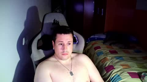 Snapshot of sergio95n chatting on April 5, 10:18 pm Pollos online show from April 5, 10:18 pm
