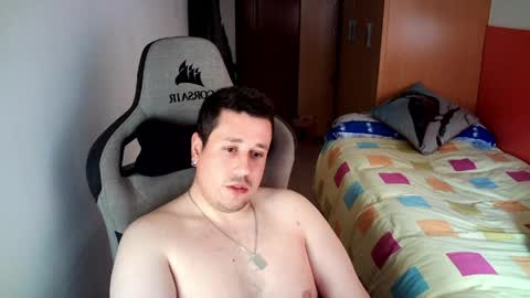 Snapshot of sergio95n chatting on April 9, 4:01 pm Pollos online show from April 9, 4:01 pm