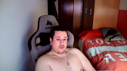 Snapshot of sergio95n chatting on April 12, 7:35 am Pollos online show from April 12, 7:35 am