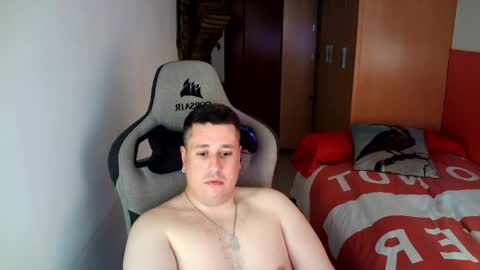 Snapshot of sergio95n chatting on April 22, 2:51 pm Pollos online show from April 22, 2:51 pm
