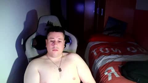 Snapshot of sergio95n chatting on April 23, 10:45 pm Pollos online show from April 23, 10:45 pm
