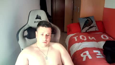 Snapshot of sergio95n chatting on April 24, 3:47 pm Pollos online show from April 24, 3:47 pm