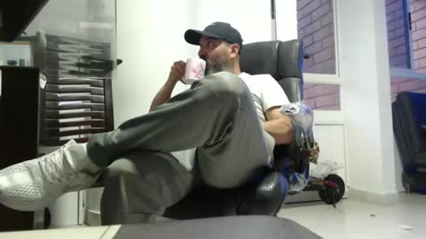 Snapshot of serioyhetero19 chatting on March 16, 11:09 pm hetero serio discreto online show from March 16, 11:09 pm
