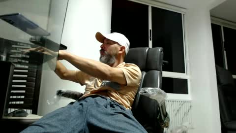 Snapshot of serioyhetero19 chatting on June 21, 12:02 am hetero serio discreto online show from June 21, 12:02 am