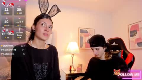 Snapshot of sett_and_gwen chatting on December 9, 12:23 am sett_and_gwen online show from December 9, 12:23 am