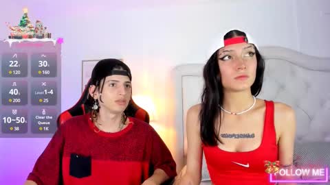Snapshot of sett_and_gwen chatting on December 18, 8:25 pm sett_and_gwen online show from December 18, 8:25 pm