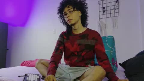 Snapshot of seven7xis chatting on December 3, 3:25 am Alexis online show from December 3, 3:25 am