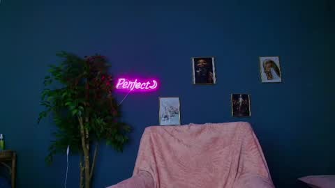 Snapshot of seven_sinsss chatting on April 3, 4:10 am seven_sinsss online show from April 3, 4:10 am