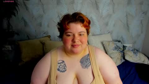 Snapshot of sew_sunny chatting on April 14, 2:39 am Sew online show from April 14, 2:39 am