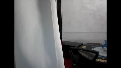 Snapshot of sexcoppia_24 chatting on May 22, 8:10 am sexcoppia_24 online show from May 22, 8:10 am