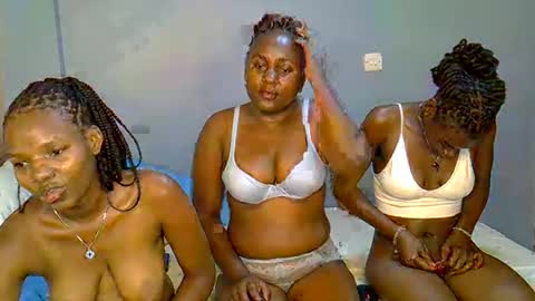 Snapshot of sexie_gal chatting on March 9, 11:14 am sexie_gal online show from March 9, 11:14 am