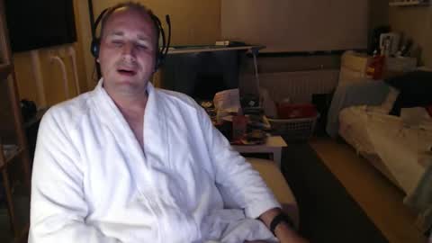 Snapshot of sexlobo1 chatting on April 11, 12:04 am Sexlobo online show from April 11, 12:04 am