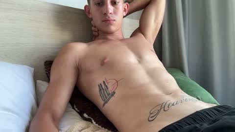 Snapshot of sexninjaboy_ chatting on April 3, 9:29 am Jace online show from April 3, 9:29 am