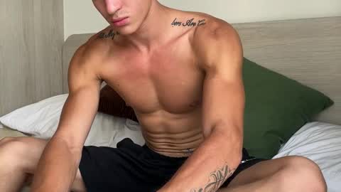 Snapshot of sexninjaboy_ chatting on April 14, 10:10 am Jace online show from April 14, 10:10 am