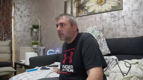 Snapshot of sexone25 chatting on December 10, 12:27 pm sexone25 online show from December 10, 12:27 pm