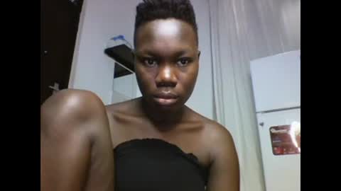 Snapshot of sexqueen02 chatting on February 7, 5:41 am sexqueen02 online show from February 7, 5:41 am