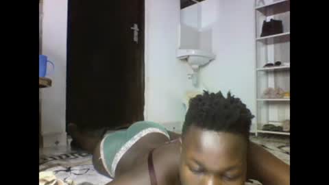 Snapshot of sexqueen02 chatting on February 26, 4:25 am sexqueen02 online show from February 26, 4:25 am