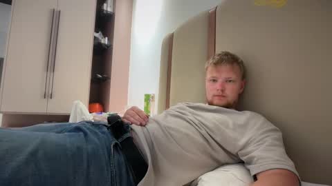 Snapshot of sexual_sbotage chatting on February 21, 8:21 pm Max Leman online show from February 21, 8:21 pm