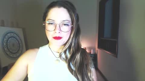 Snapshot of sexwwoman chatting on February 8, 1:54 am CHIARA online show from February 8, 1:54 am
