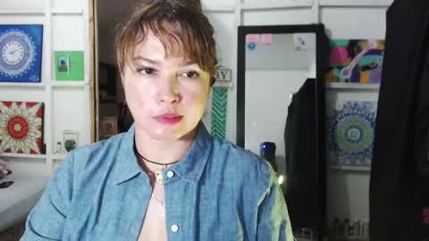 Snapshot of sexwwoman chatting on October 21, 7:36 pm CHIARA online show from October 21, 7:36 pm