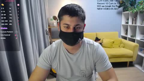 Snapshot of sexxxdickbig chatting on May 4, 8:27 pm Tommy online show from May 4, 8:27 pm