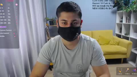 Snapshot of sexxxdickbig chatting on May 6, 7:24 am Tommy online show from May 6, 7:24 am
