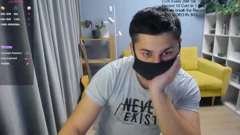 Snapshot of sexxxdickbig chatting on May 6, 7:30 pm Tommy online show from May 6, 7:30 pm