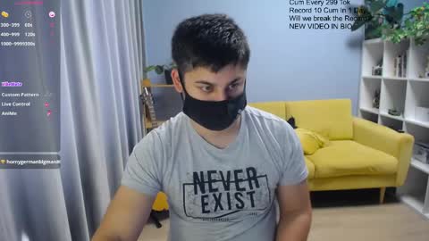 Snapshot of sexxxdickbig chatting on May 7, 7:36 am Tommy online show from May 7, 7:36 am