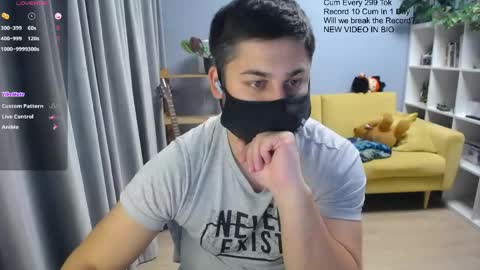 Snapshot of sexxxdickbig chatting on May 7, 7:41 pm Tommy online show from May 7, 7:41 pm