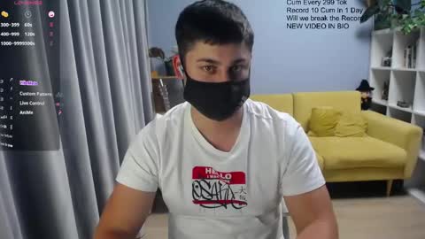 Snapshot of sexxxdickbig chatting on May 11, 4:48 pm Tommy online show from May 11, 4:48 pm