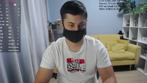 Snapshot of sexxxdickbig chatting on May 14, 9:05 am Tommy online show from May 14, 9:05 am