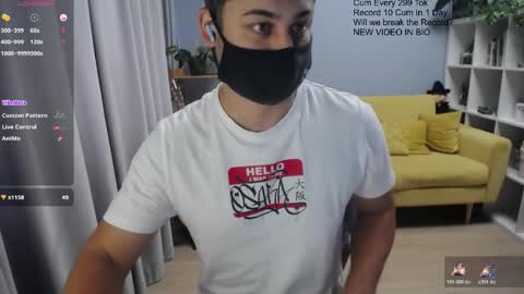 Snapshot of sexxxdickbig chatting on May 15, 8:43 am Tommy online show from May 15, 8:43 am