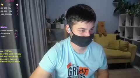 Snapshot of sexxxdickbig chatting on May 21, 8:27 pm Tommy online show from May 21, 8:27 pm