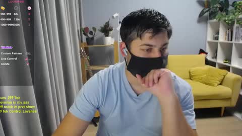 Snapshot of sexxxdickbig chatting on June 2, 7:27 pm Tommy online show from June 2, 7:27 pm