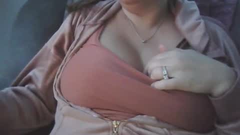 Snapshot of sexxxycougarmama chatting on December 4, 11:57 pm Sexy Mama online show from December 4, 11:57 pm