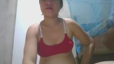 Snapshot of sexxxymomsh chatting on March 8, 8:01 pm sexxxymomsh online show from March 8, 8:01 pm