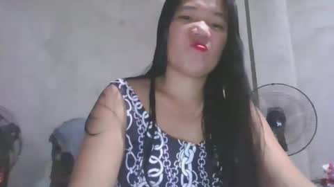 Snapshot of sexxxymomsh chatting on May 20, 3:13 am sexxxymomsh online show from May 20, 3:13 am