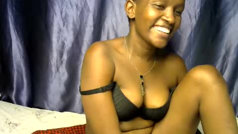 Snapshot of sexxy_nisa chatting on May 29, 9:13 pm sexxy_nisa online show from May 29, 9:13 pm