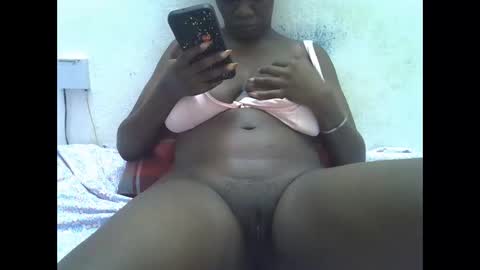 Snapshot of sexxyboob2 chatting on February 9, 12:47 am sexxyboob2 online show from February 9, 12:47 am