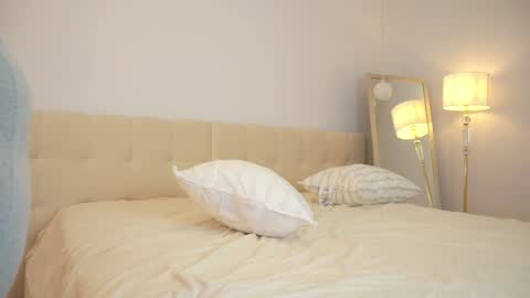 Snapshot of sexxylorry chatting on September 22, 6:21 pm Lorry small boobs and Maya big boobs friends with benefits online show from September 22, 6:21 pm