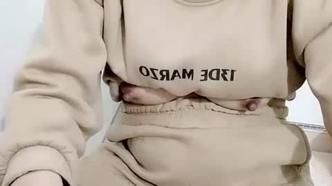 sexy8685 online show from January 17, 1:43 am