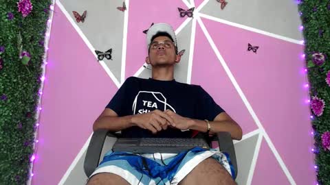 Snapshot of sexy__latin_cum chatting on November 11, 12:16 pm A L E X online show from November 11, 12:16 pm