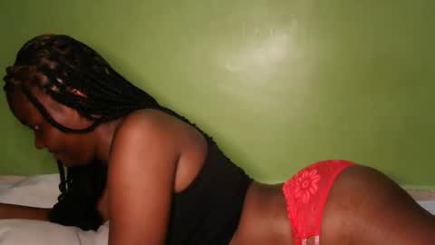 Snapshot of sexy_banice chatting on March 2, 6:37 pm sexy_banice online show from March 2, 6:37 pm