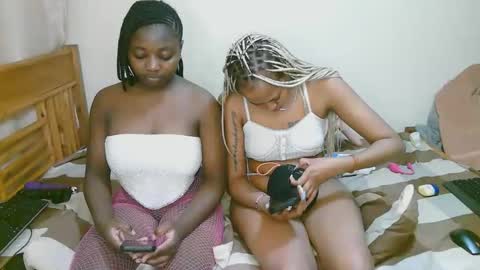 sexy_bluegirl online show from April 14, 2:39 am